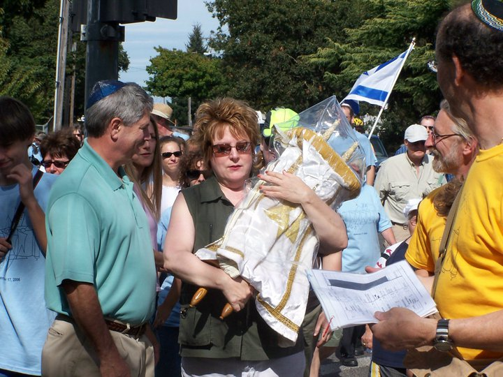 2006 Woman carrying Torah for Torah Trek